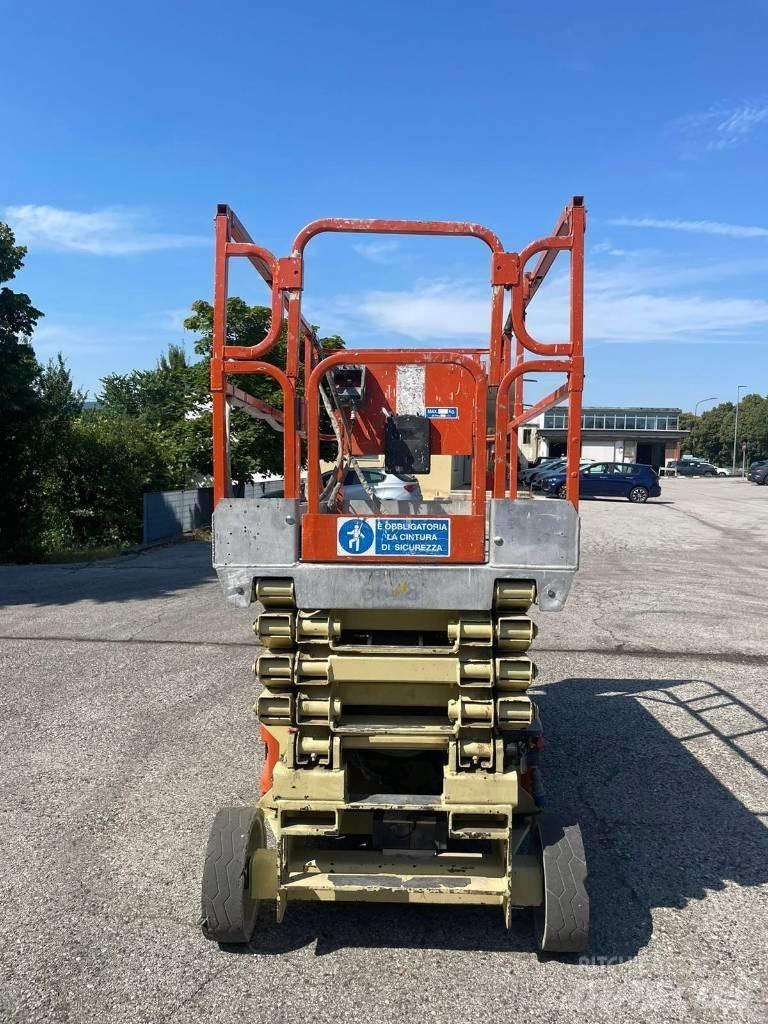 JLG 2646 Šķerveida pacēlāji