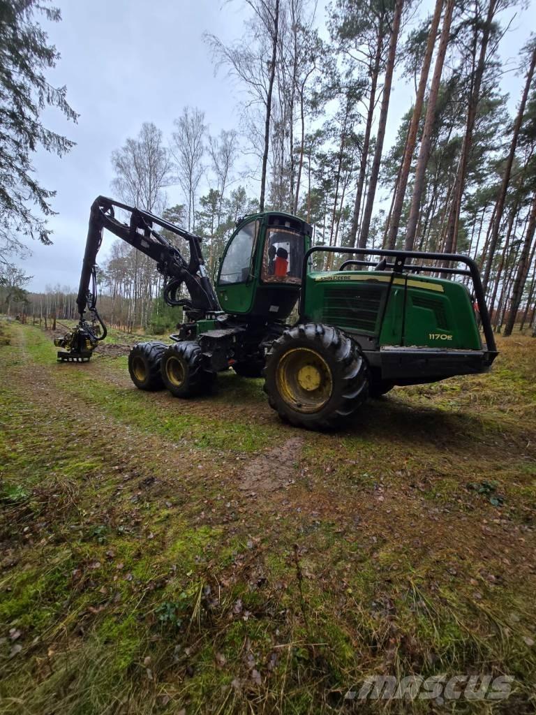 John Deere 1170 E Harvesteri