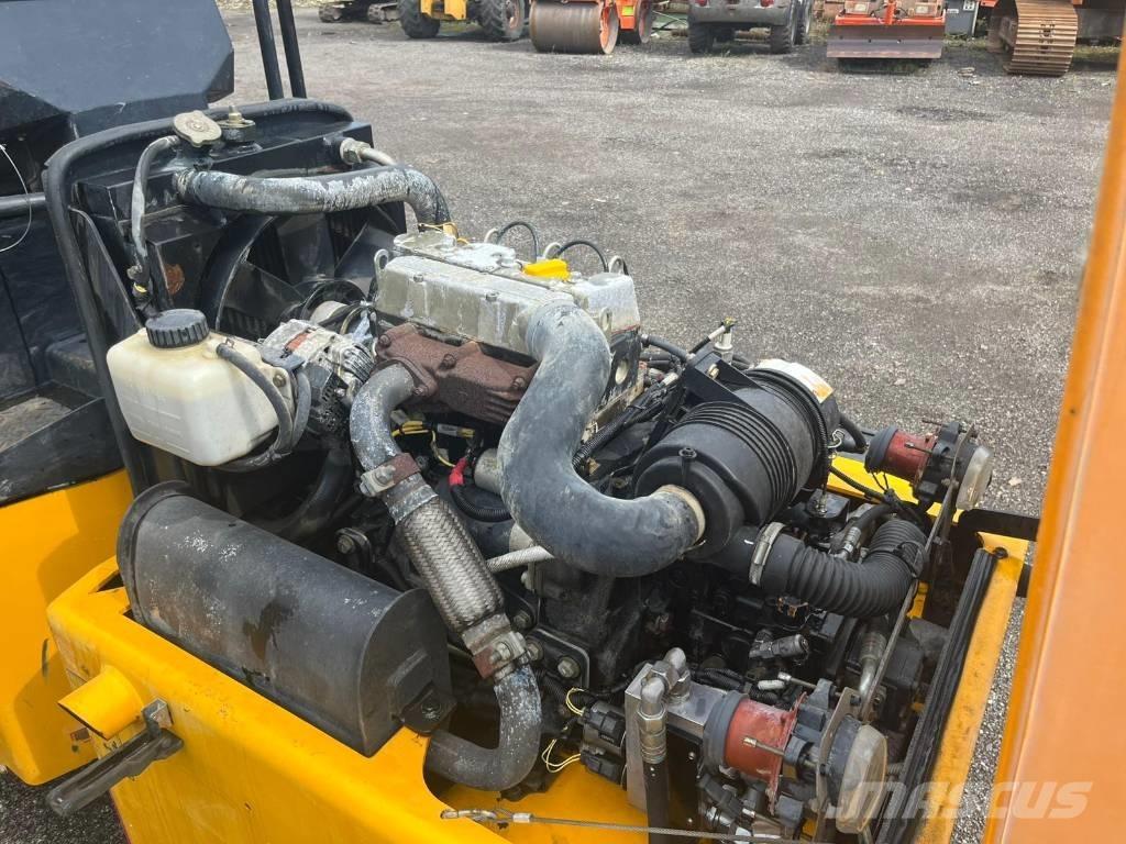 JCB VMT 260-120 Divvalču grunts veltņi