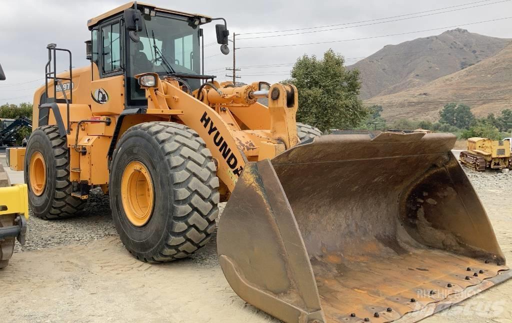 Hyundai HL970 Iekrāvēji uz riteņiem