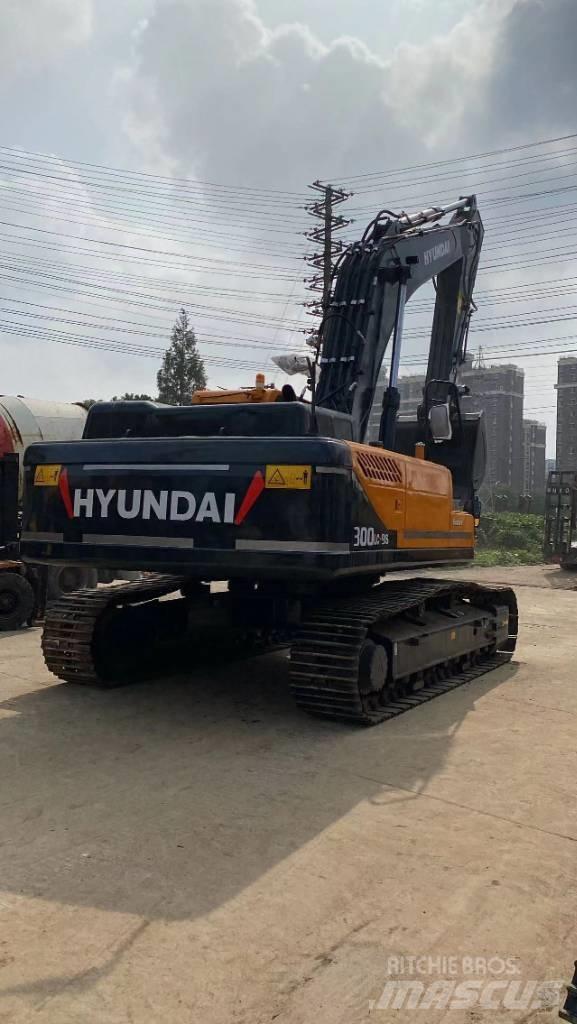 Hyundai 30 L-9 A Kāpurķēžu ekskavatori