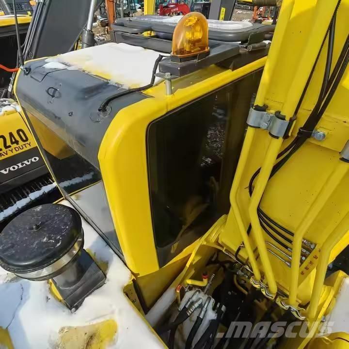 Komatsu PC 210 LC Kāpurķēžu ekskavatori