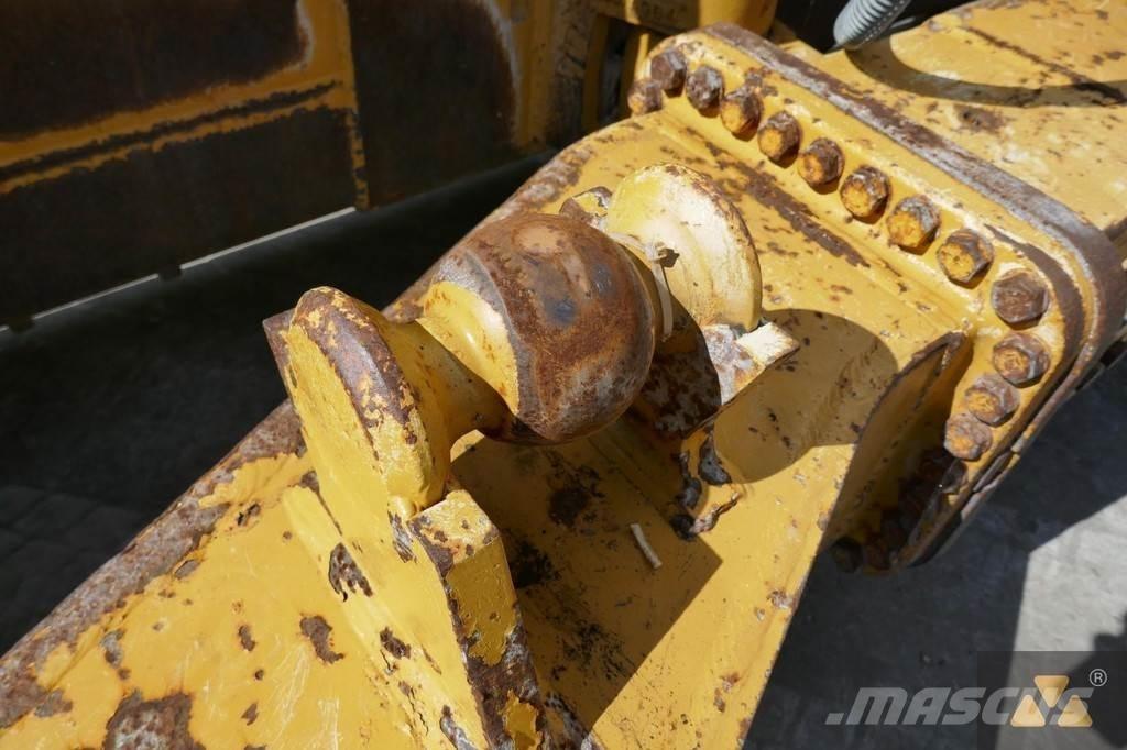 CAT D8T Blade Naži