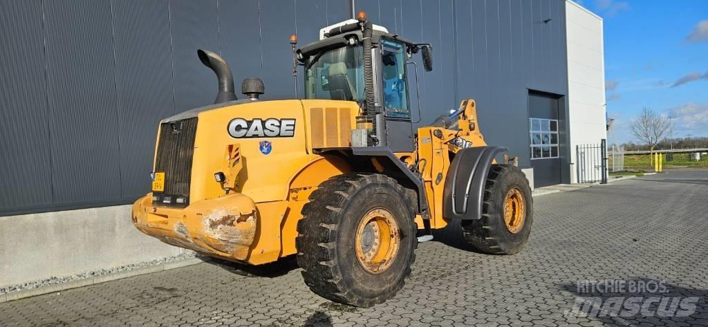 CASE 821 F Iekrāvēji uz riteņiem