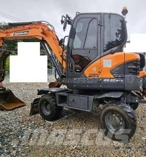 Doosan DX65W Ekskavatori uz riteņiem