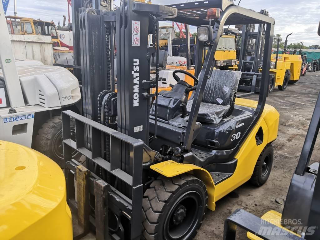 Komatsu 3 Tehnika ar dīzeļa dzinēju