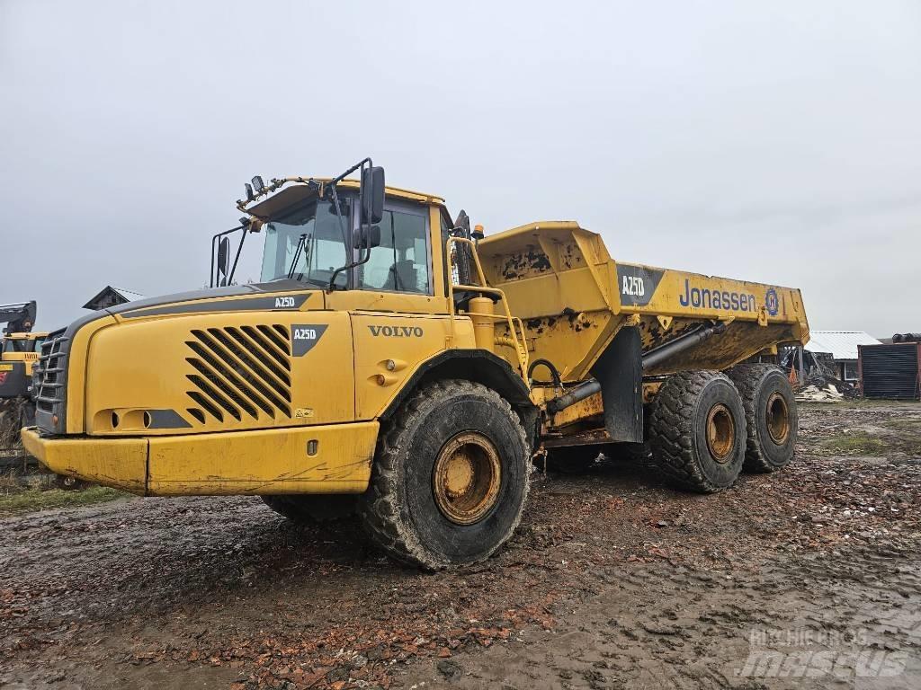Volvo A25D / a30, a35 Artikulētie pašizgāzēji