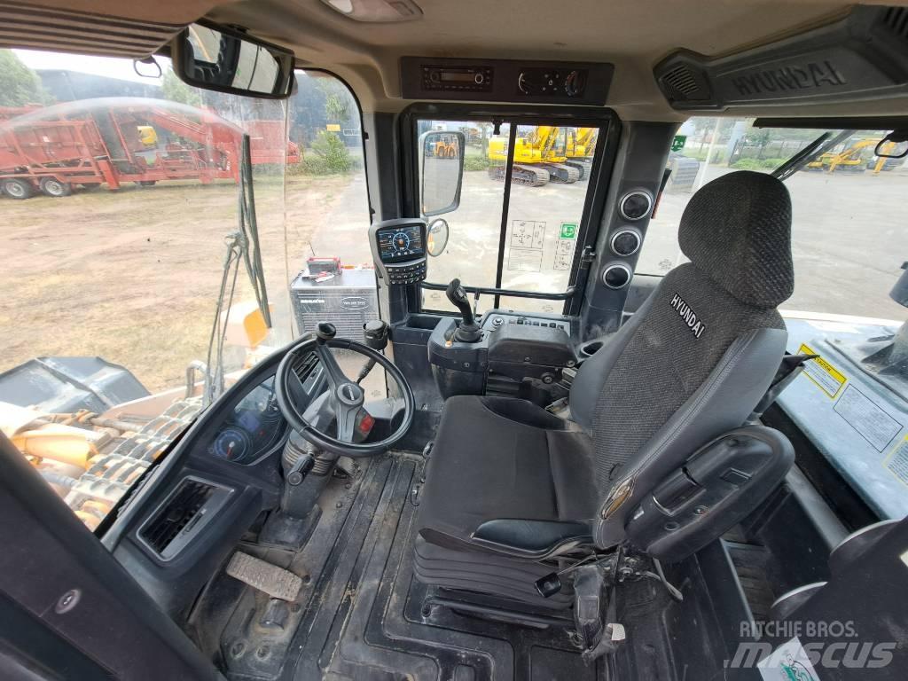 Hyundai HL940 Iekrāvēji uz riteņiem