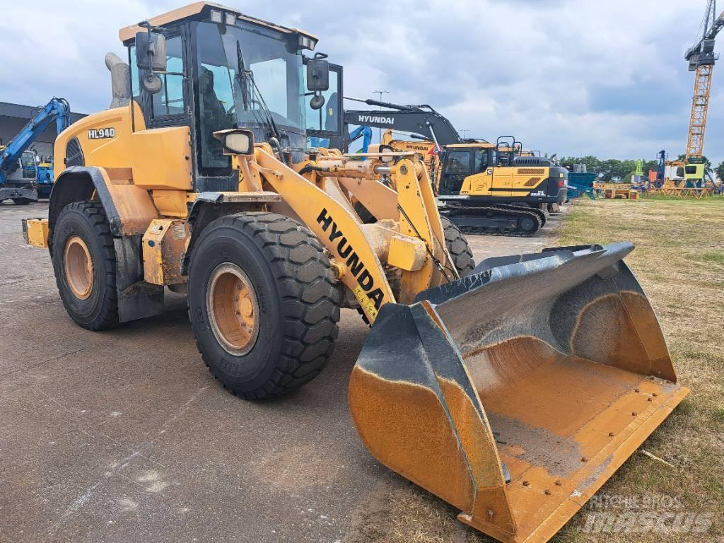 Hyundai HL940 Iekrāvēji uz riteņiem