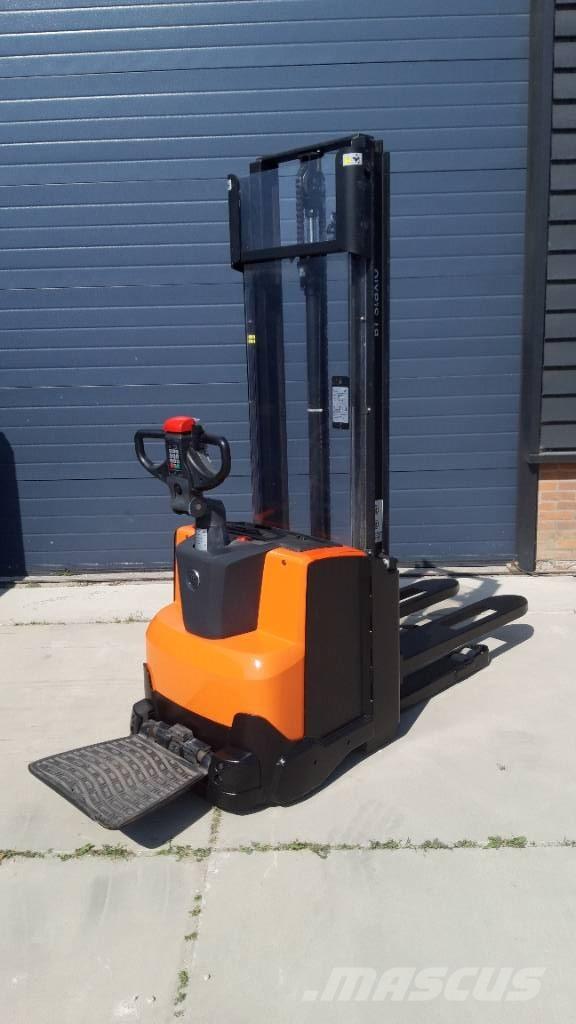 BT SWE 120 Pašgājēji krautnētāji