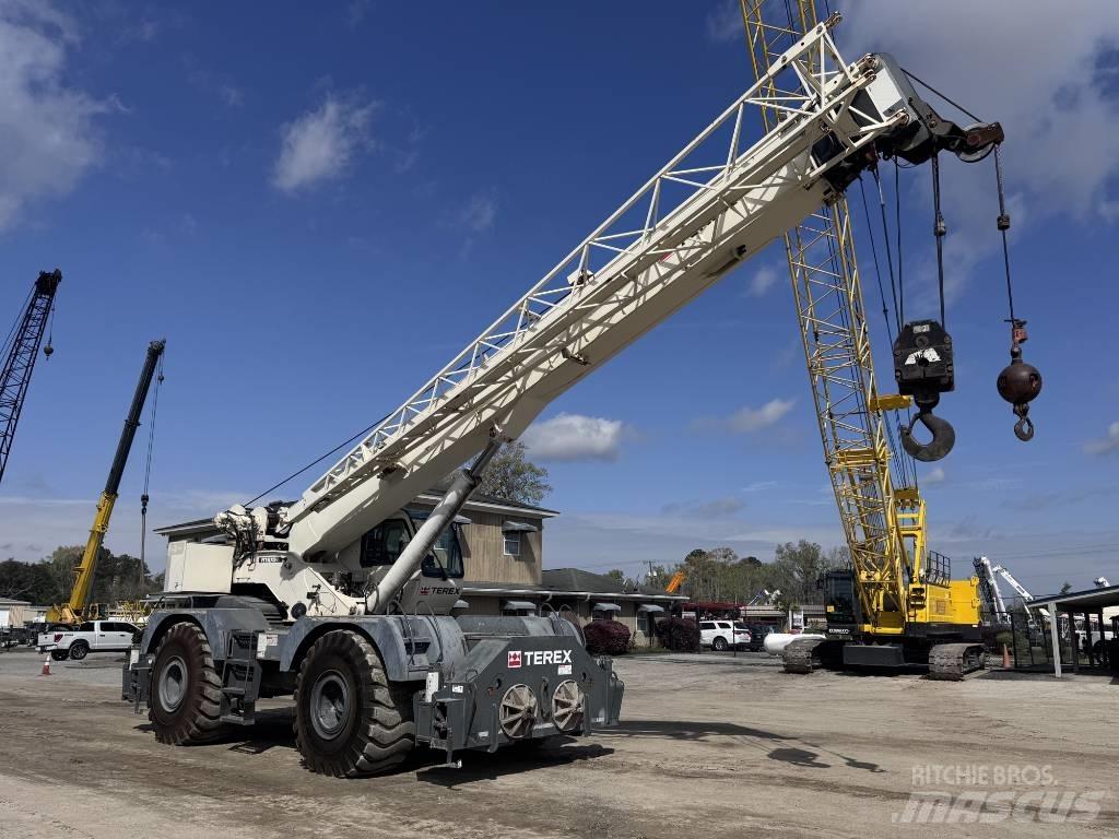 Terex RT 670 Celtņi nelīdzenām virsmām