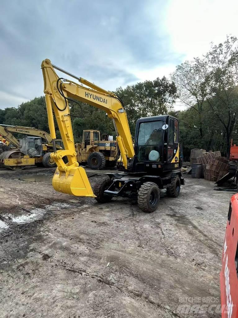 Hyundai R60-7 Ekskavatori uz riteņiem