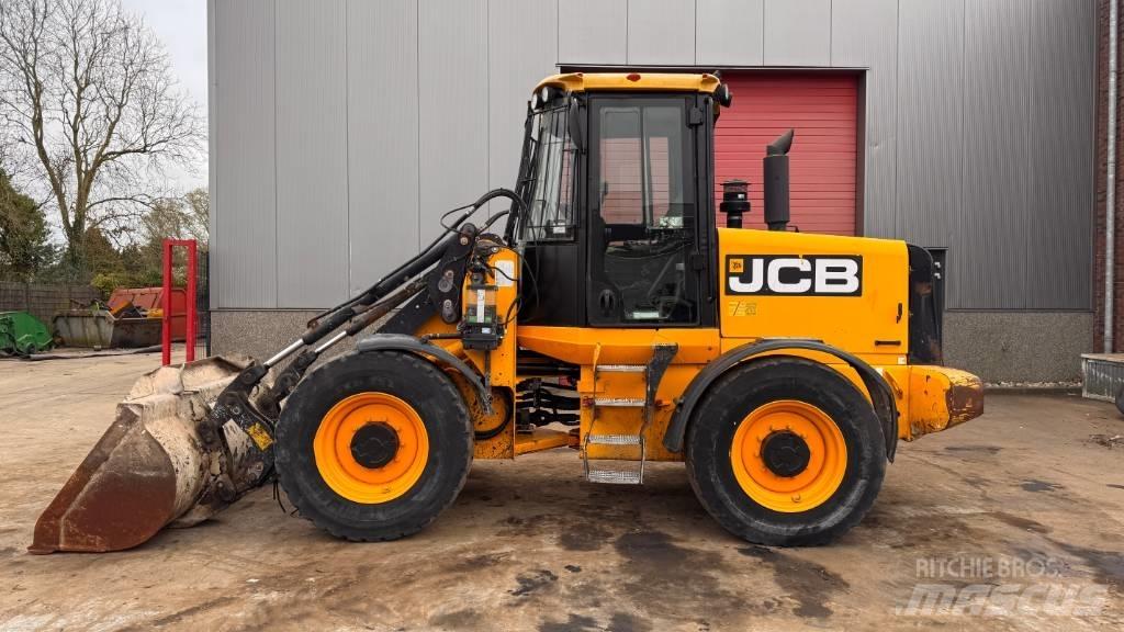 JCB 411 Iekrāvēji uz riteņiem