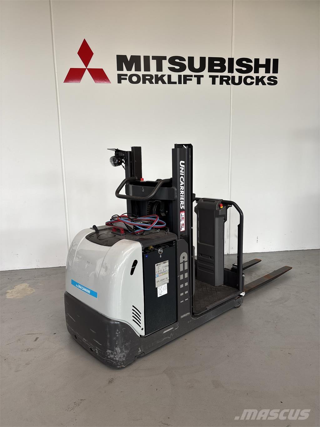 UniCarriers EPL100 Pasūtījumu savācējs mazam augstumam