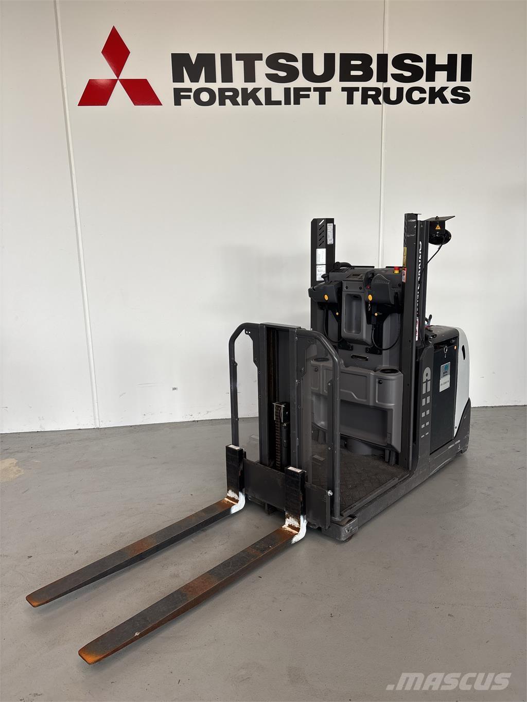 UniCarriers EPL100 Pasūtījumu savācējs mazam augstumam