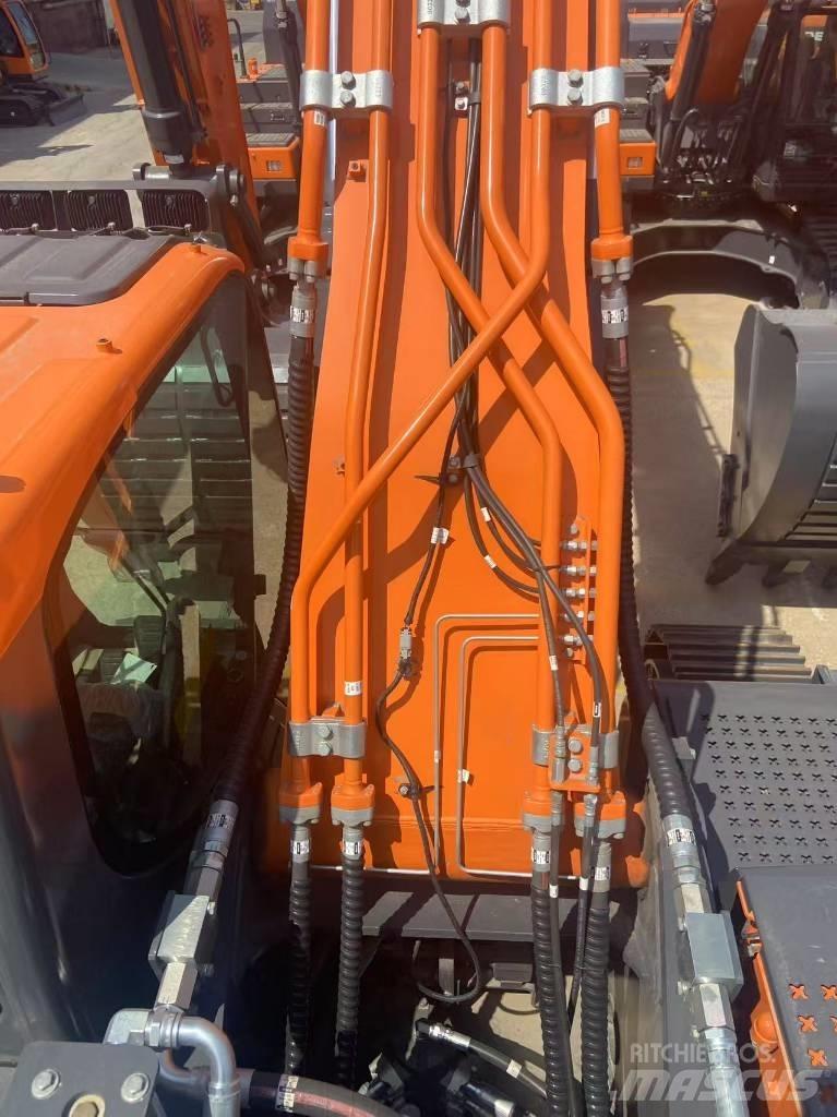 Develon DX 400 Kāpurķēžu ekskavatori