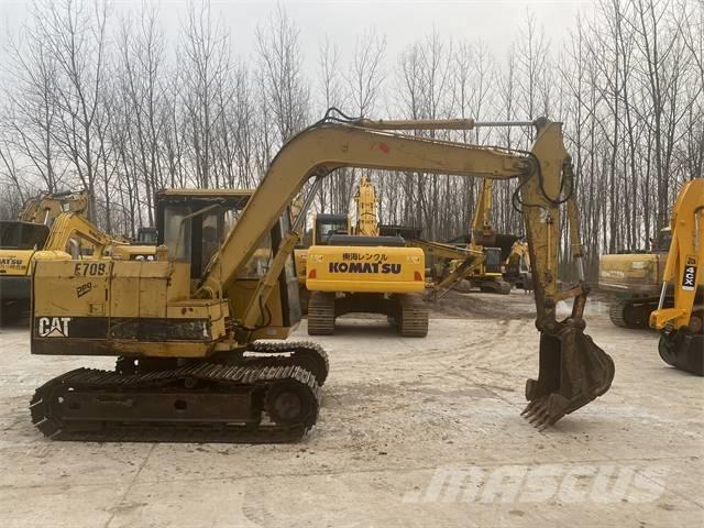 CAT E70B Kāpurķēžu ekskavatori