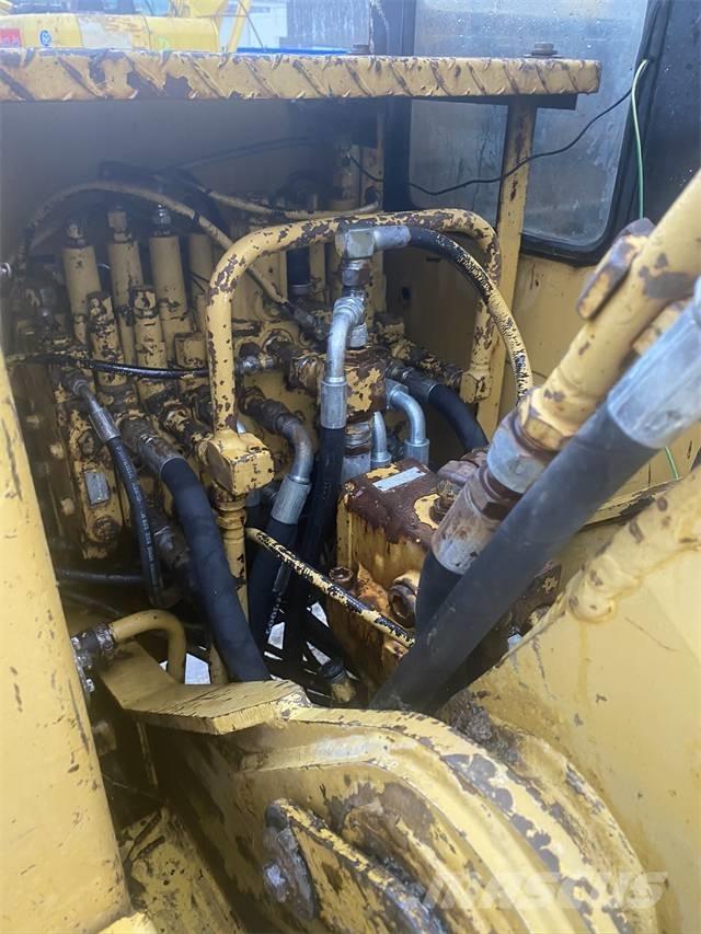 CAT E70B Kāpurķēžu ekskavatori