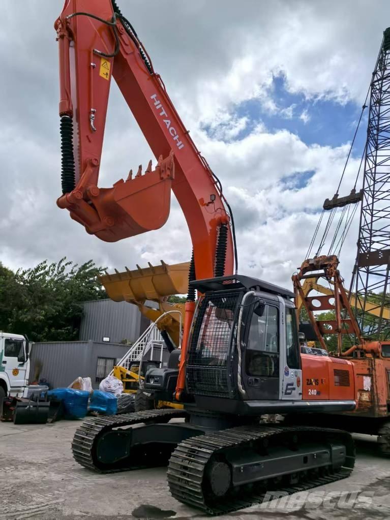 Hitachi ZX 240 HG Kāpurķēžu ekskavatori