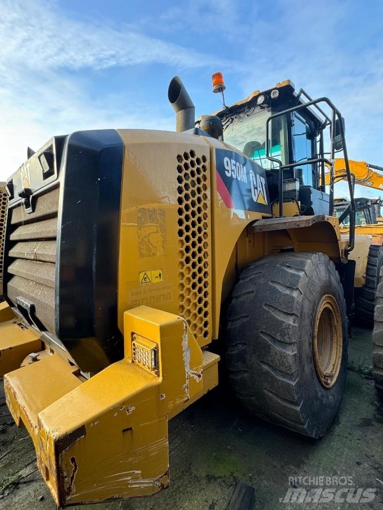 CAT 950M Iekrāvēji uz riteņiem