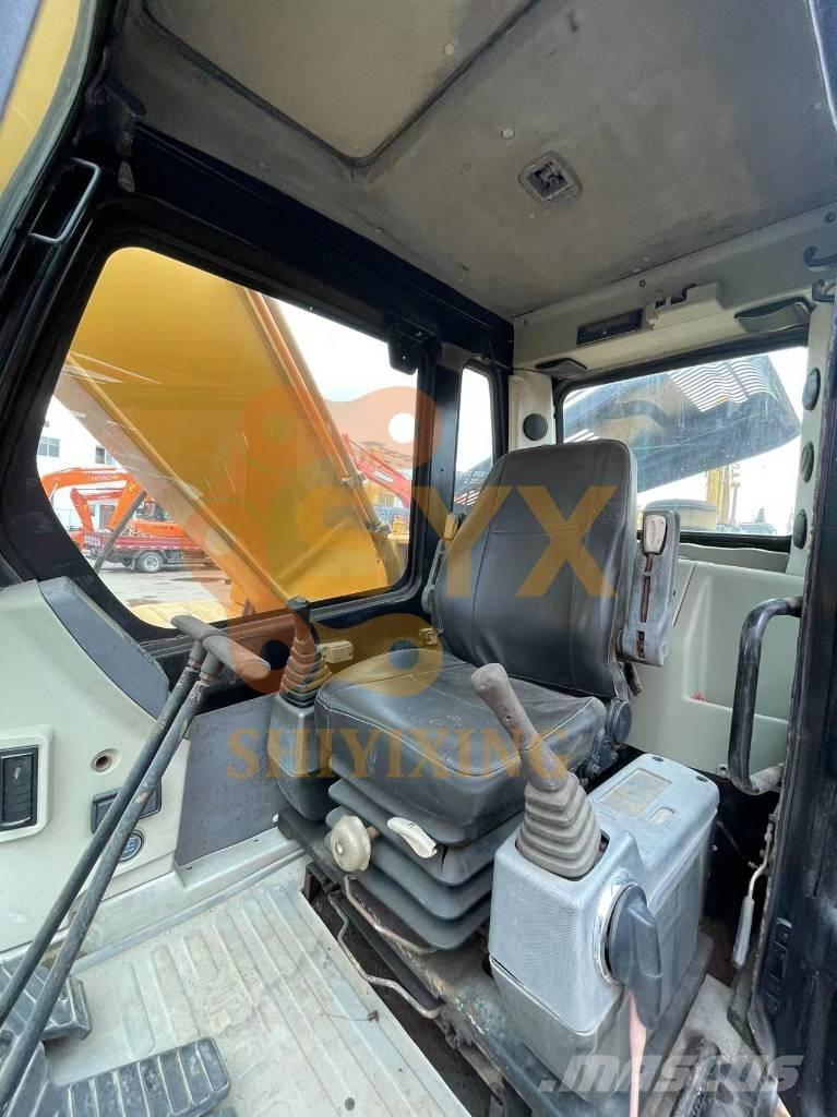 Hyundai Robex 220-7 Kāpurķēžu ekskavatori