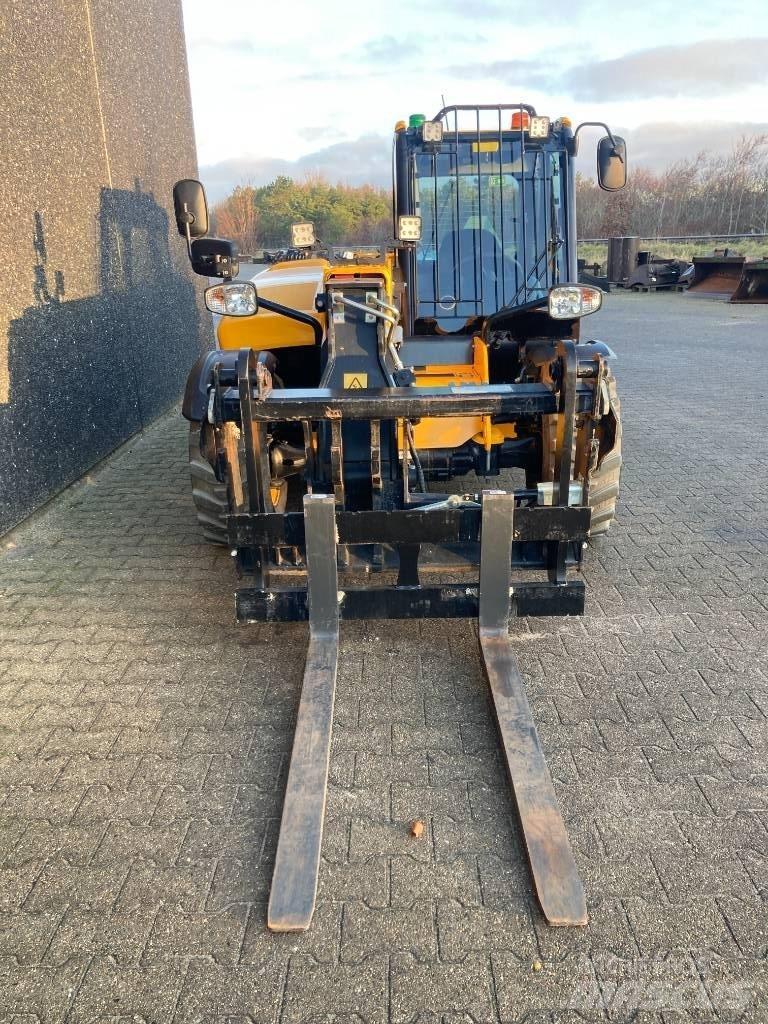 JCB 525-60 E Teleskopiskie manipulatori