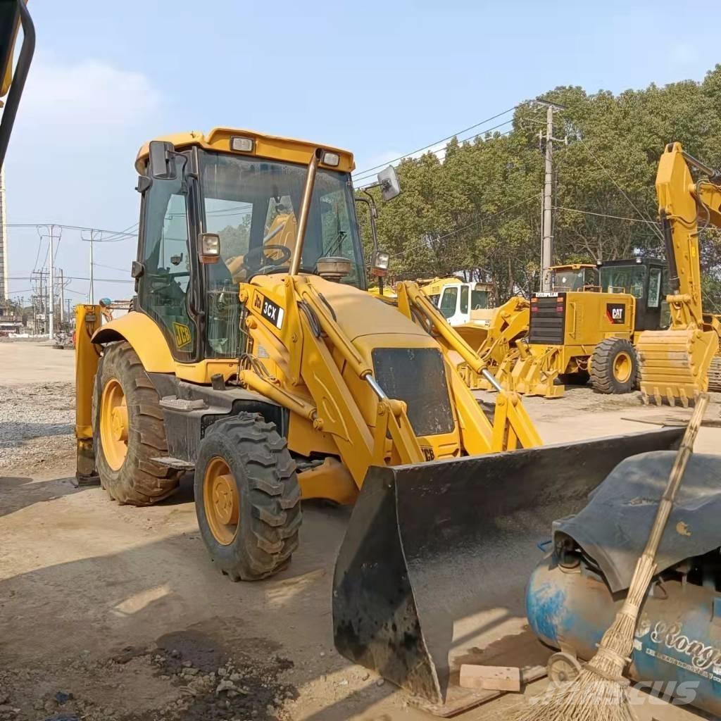 JCB 3CX Ekskavatori-iekrāvēji