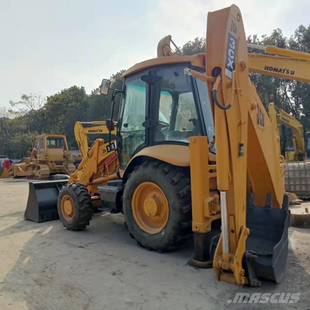 JCB 3CX Ekskavatori-iekrāvēji