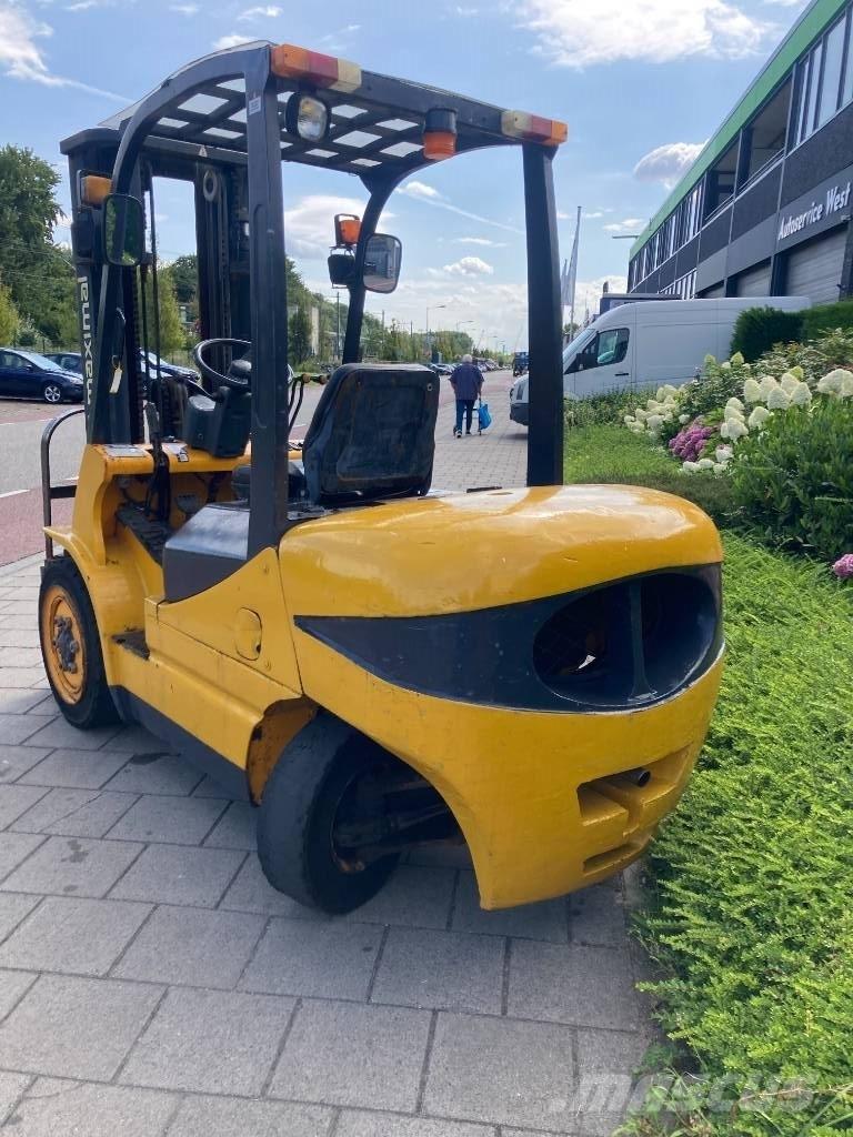 Maximal FD30T Tehnika ar dīzeļa dzinēju