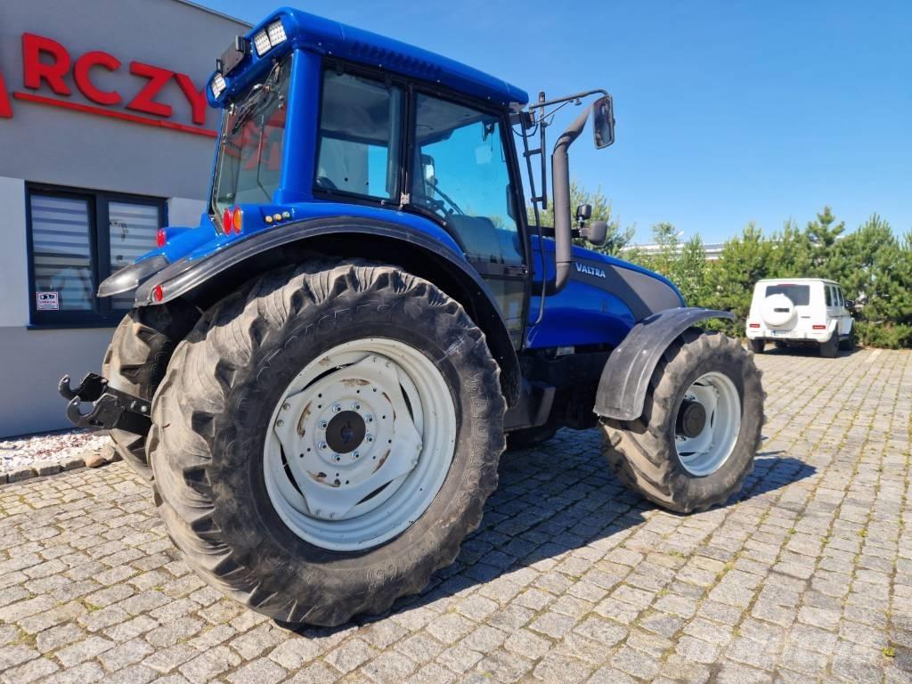Valtra T 140 Traktori