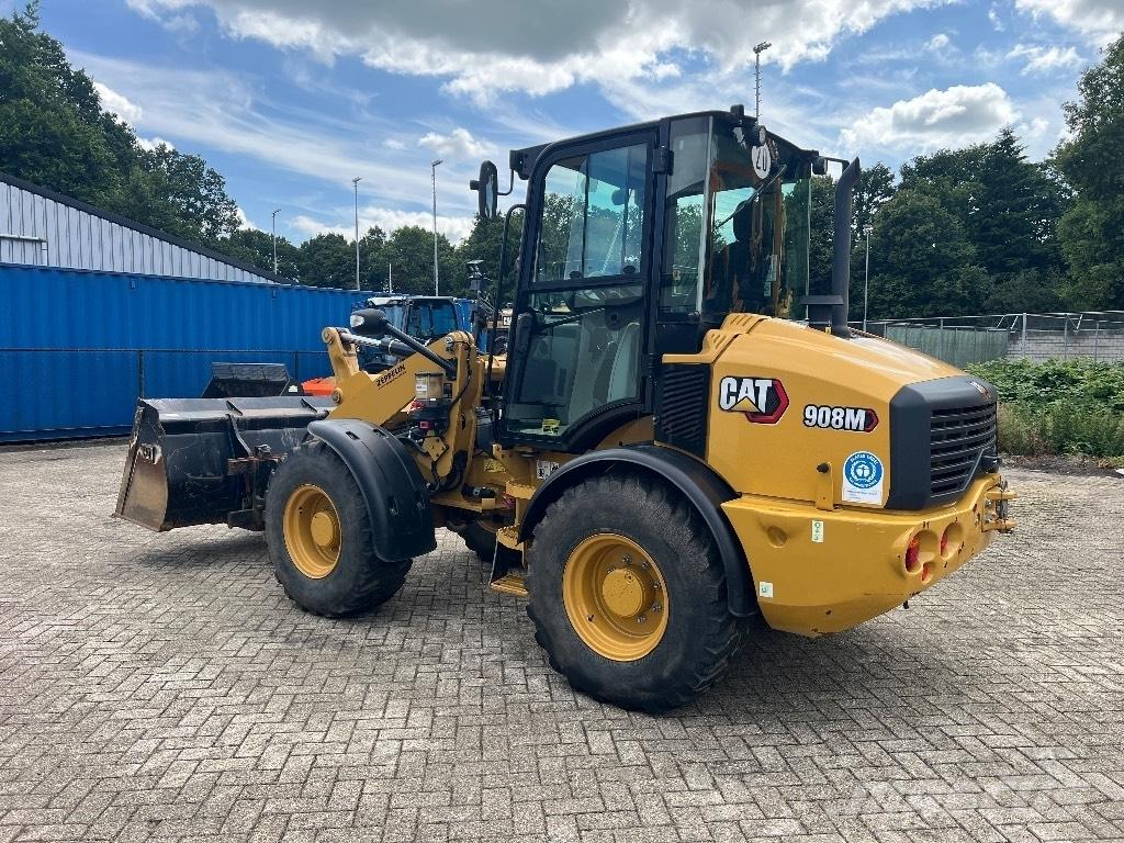 CAT 908M - 908 M Iekrāvēji uz riteņiem