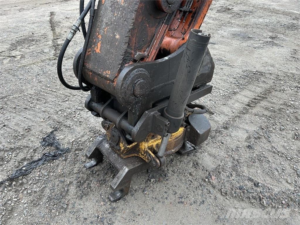 Hitachi ZX210LC-3 Kāpurķēžu ekskavatori