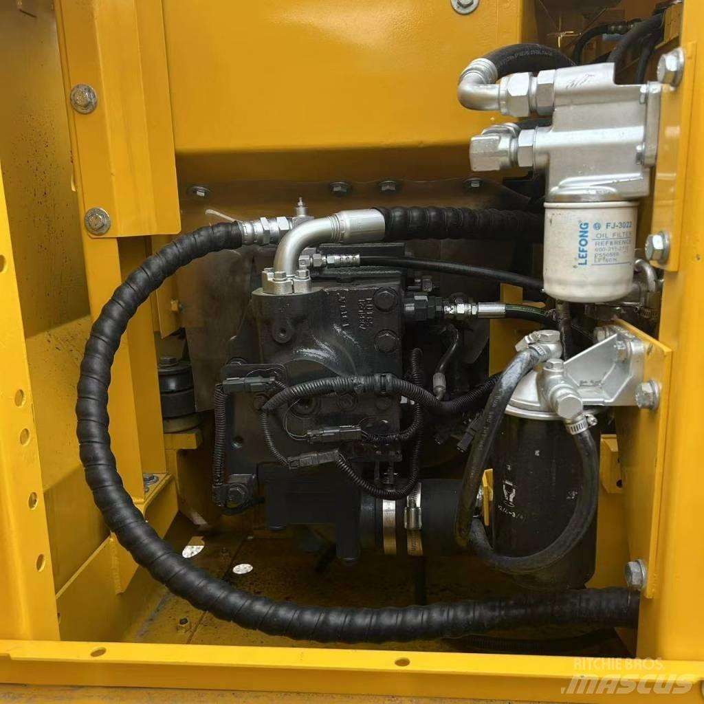 Komatsu 130-7 Kāpurķēžu ekskavatori