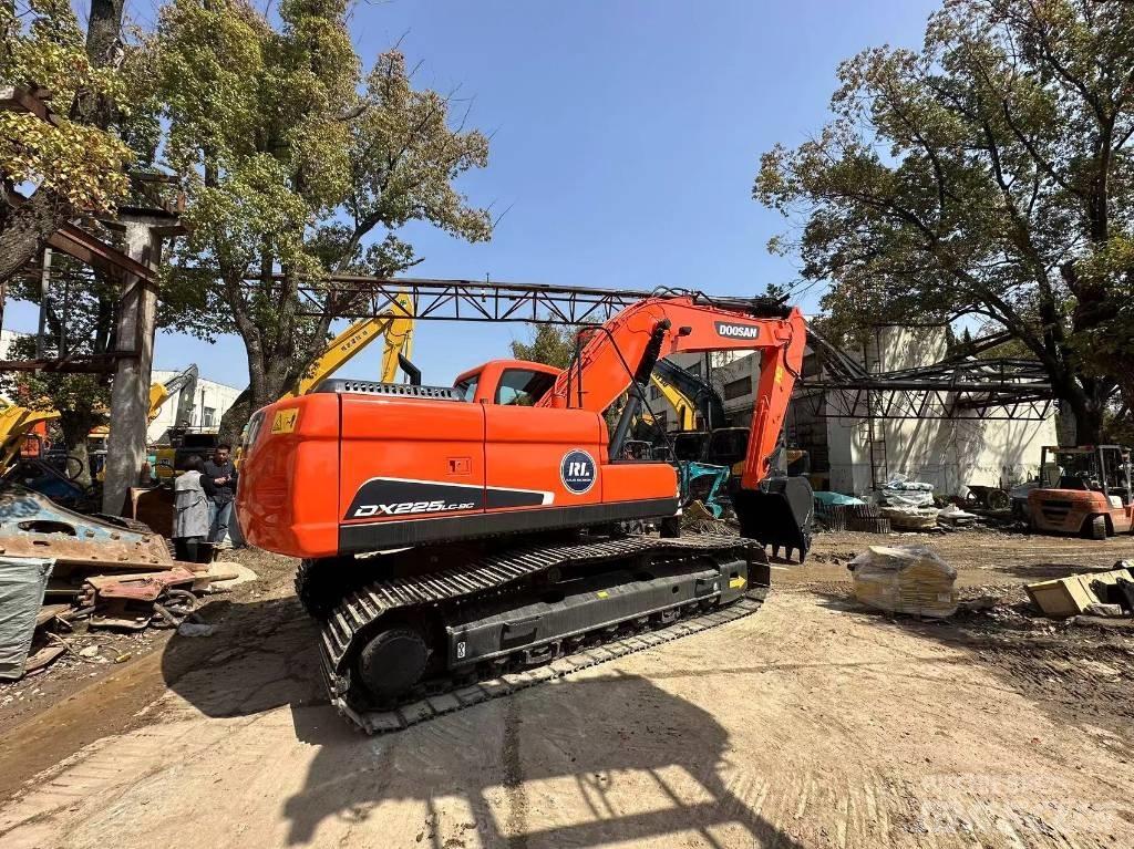 Doosan DX 225 LC-9 Kāpurķēžu ekskavatori