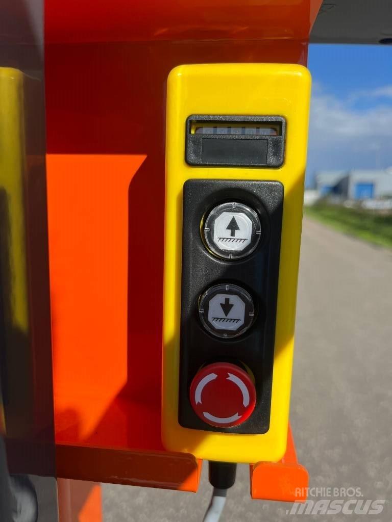 JLG Nano Vertikālie pacēlāji