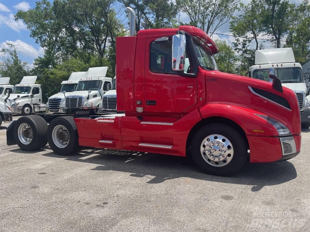 Volvo VNL64T300 Vilcēji