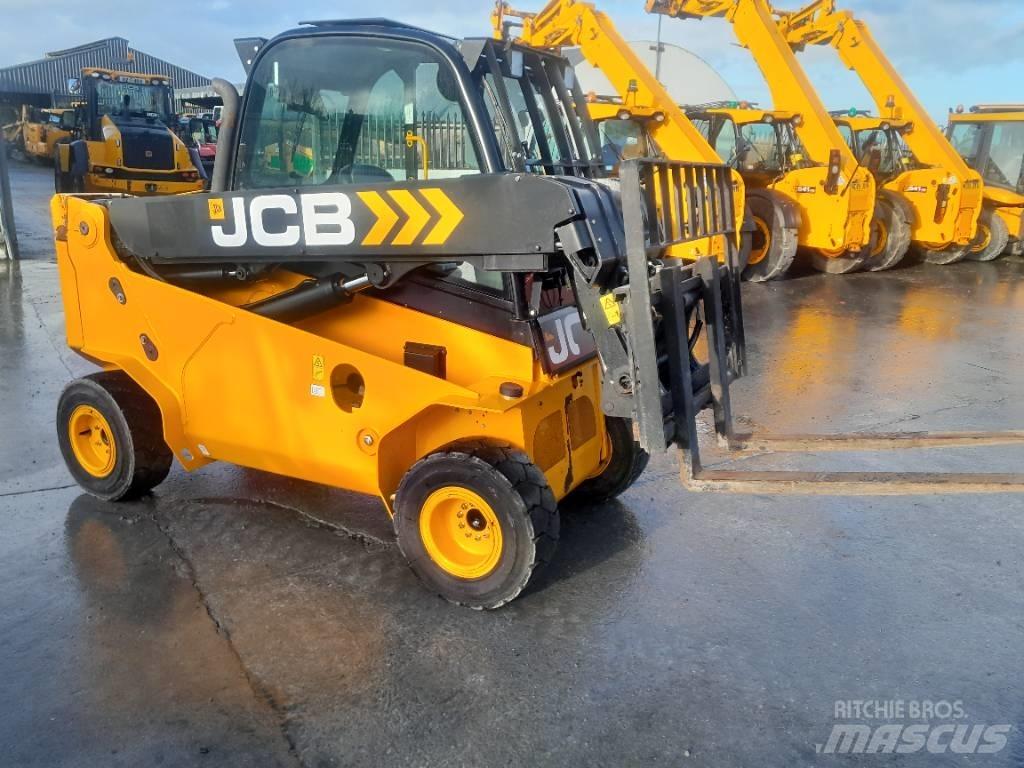 JCB TLT 35 D 4WD Teleskopiskie manipulatori