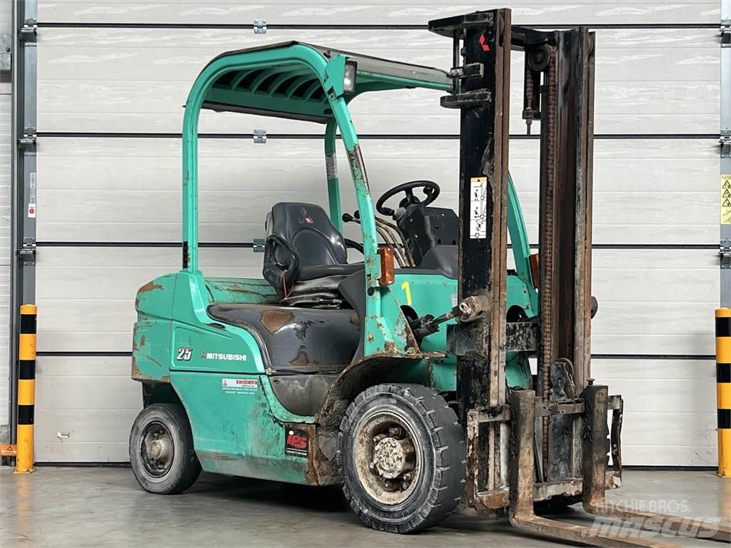 Mitsubishi FD25N Tehnika ar dīzeļa dzinēju