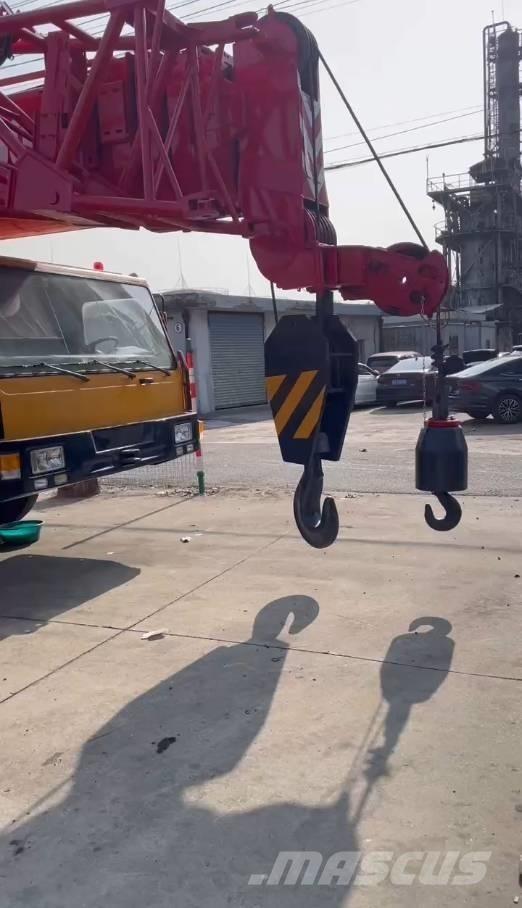 Sany 1000s Visurgājēji celtņi