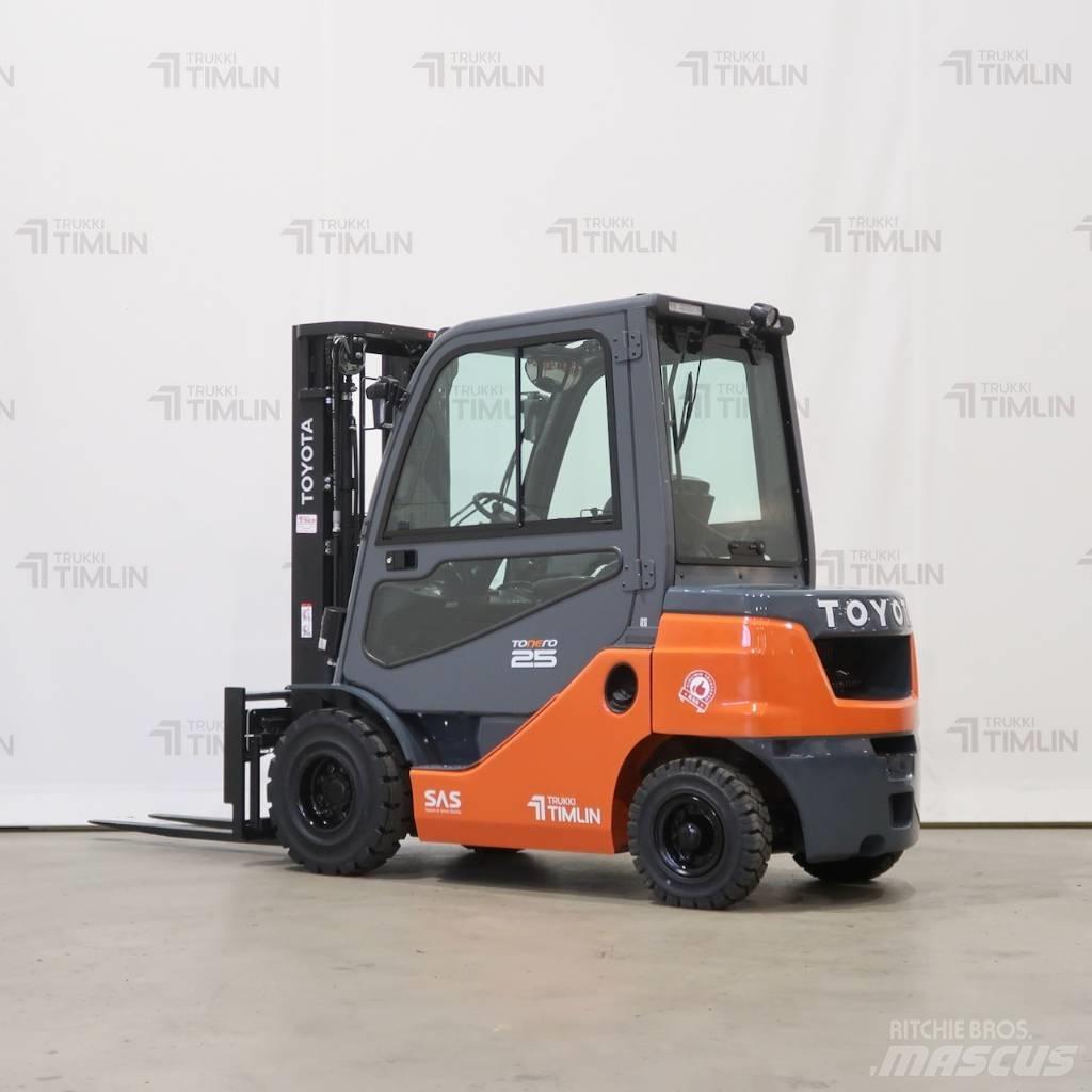 Toyota 52-8FDF25 Tehnika ar dīzeļa dzinēju