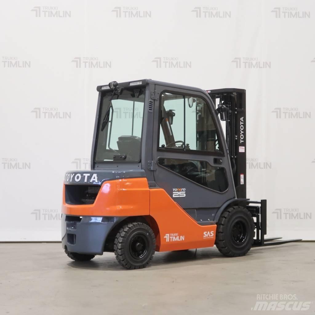Toyota 52-8FDF25 Tehnika ar dīzeļa dzinēju