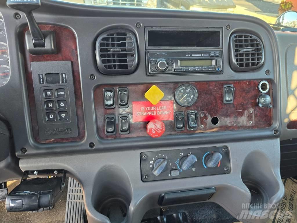 Freightliner M2 106 Platformas/izkraušana no sāniem