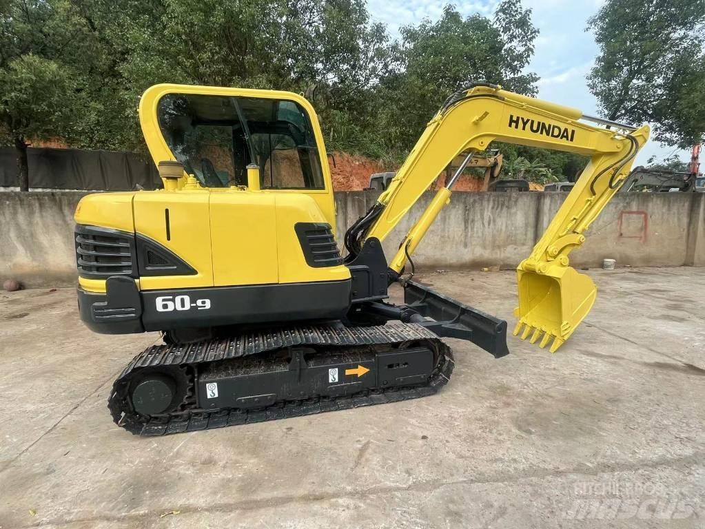 Hyundai R60-9 Kāpurķēžu ekskavatori