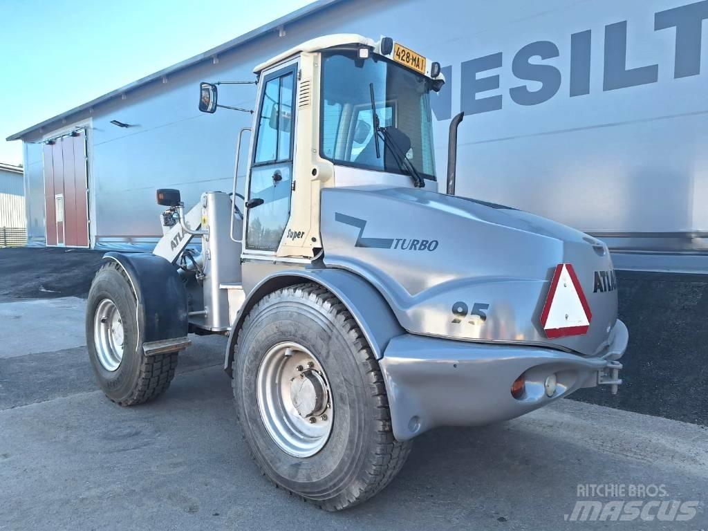 Atlas 95 SUPER Iekrāvēji uz riteņiem