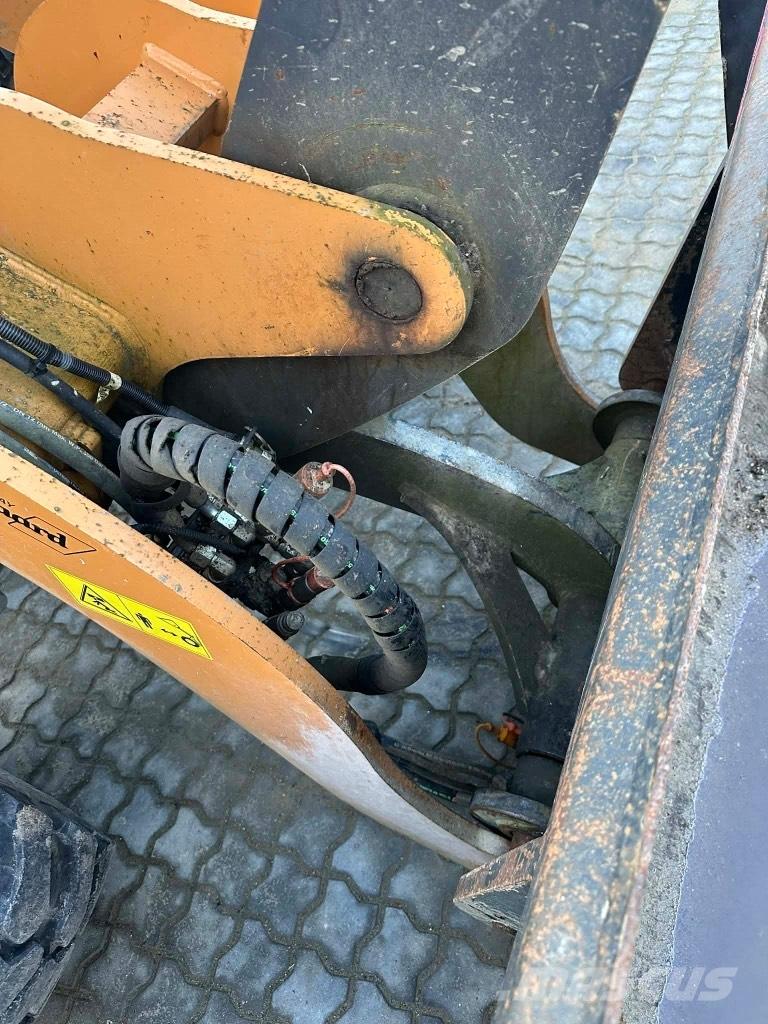 CASE 321 F Iekrāvēji uz riteņiem