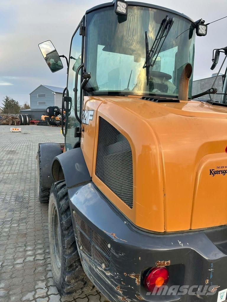 CASE 321 F Iekrāvēji uz riteņiem