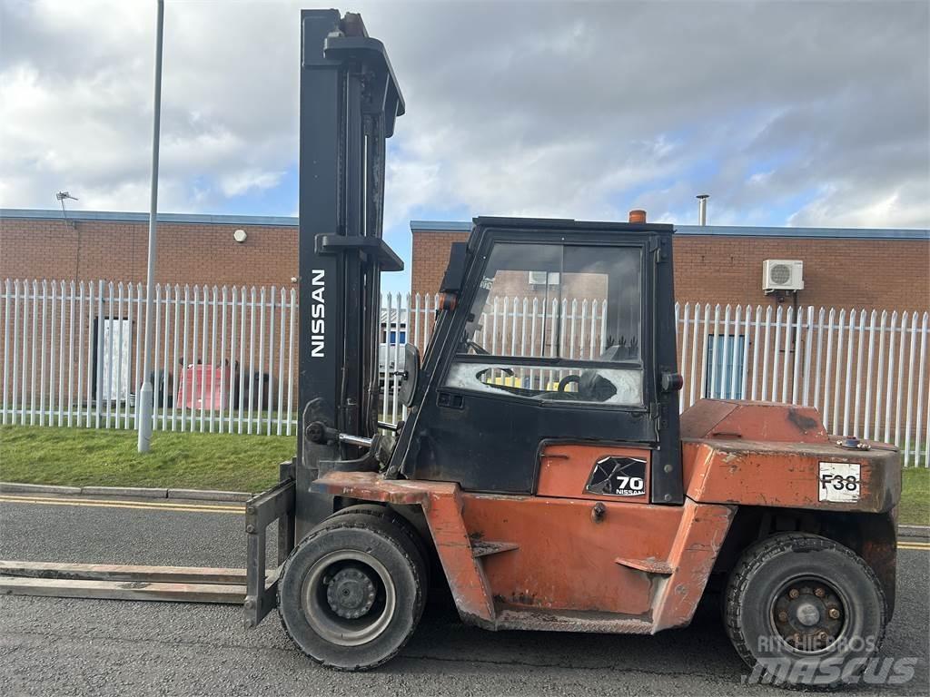 Nissan ZWF05H70U Tehnika ar dīzeļa dzinēju