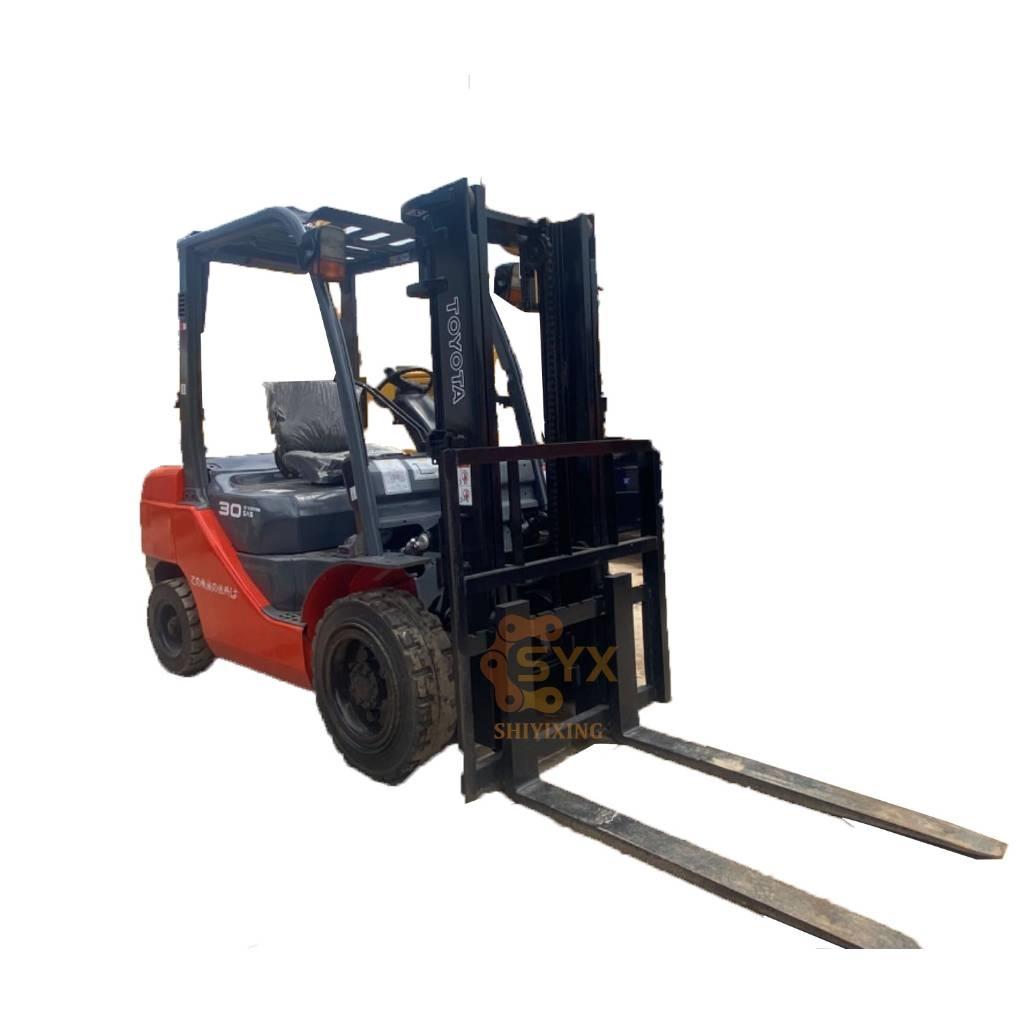 Toyota 30-5 FBL 25 Teleskopiskie manipulatori