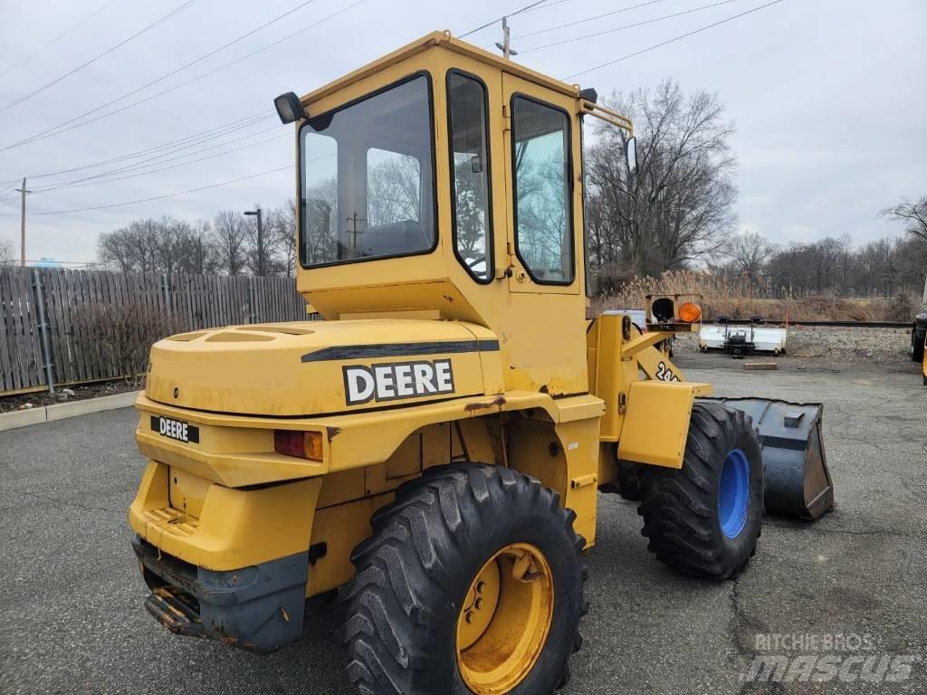John Deere 244H Iekrāvēji uz riteņiem