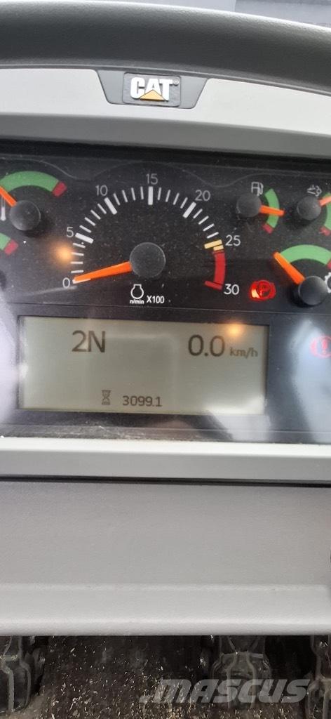 CAT 962 M Iekrāvēji uz riteņiem